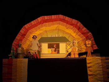 קסם הנייר הקוסם מארץ עוץ הצגה